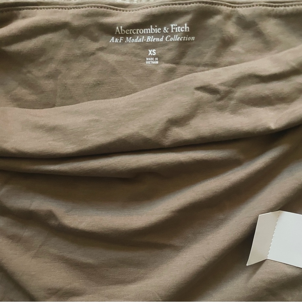 A&F Off-The-Shoulder Ruched Top - Picture 10 of 10
